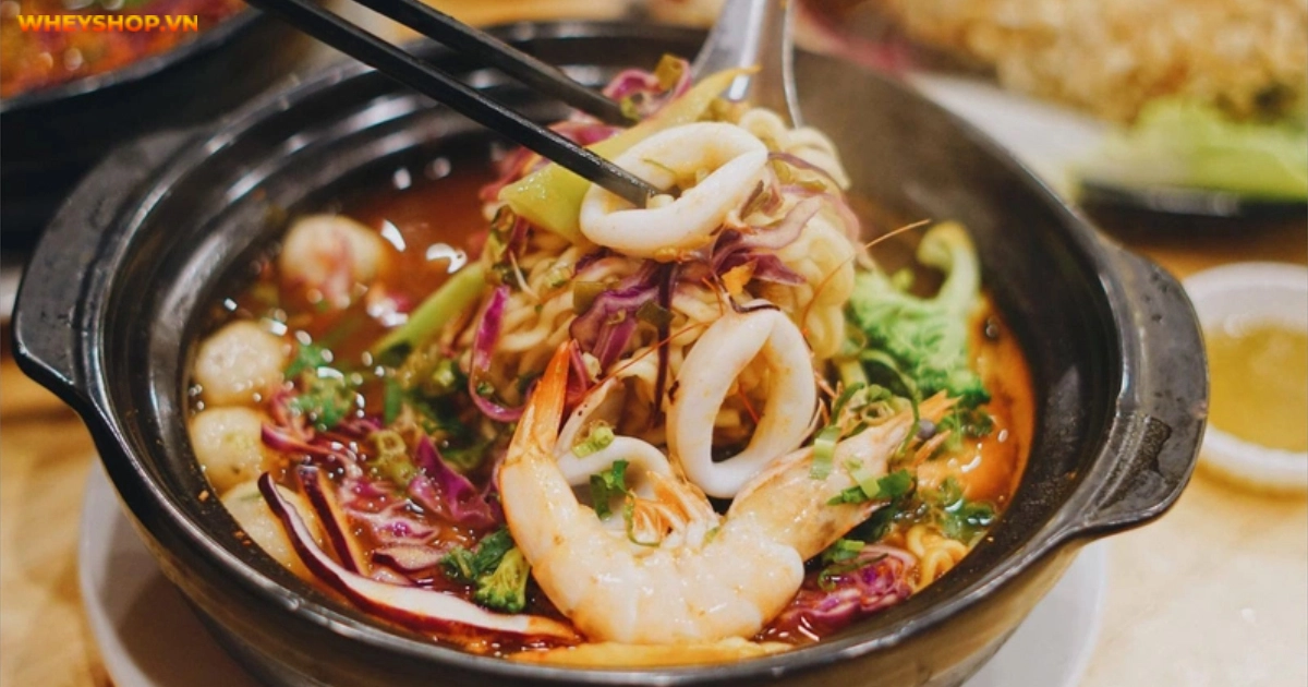 mi-cay-bao-nhieu-calo-cach-an-mi-cay-khong-beo(1)