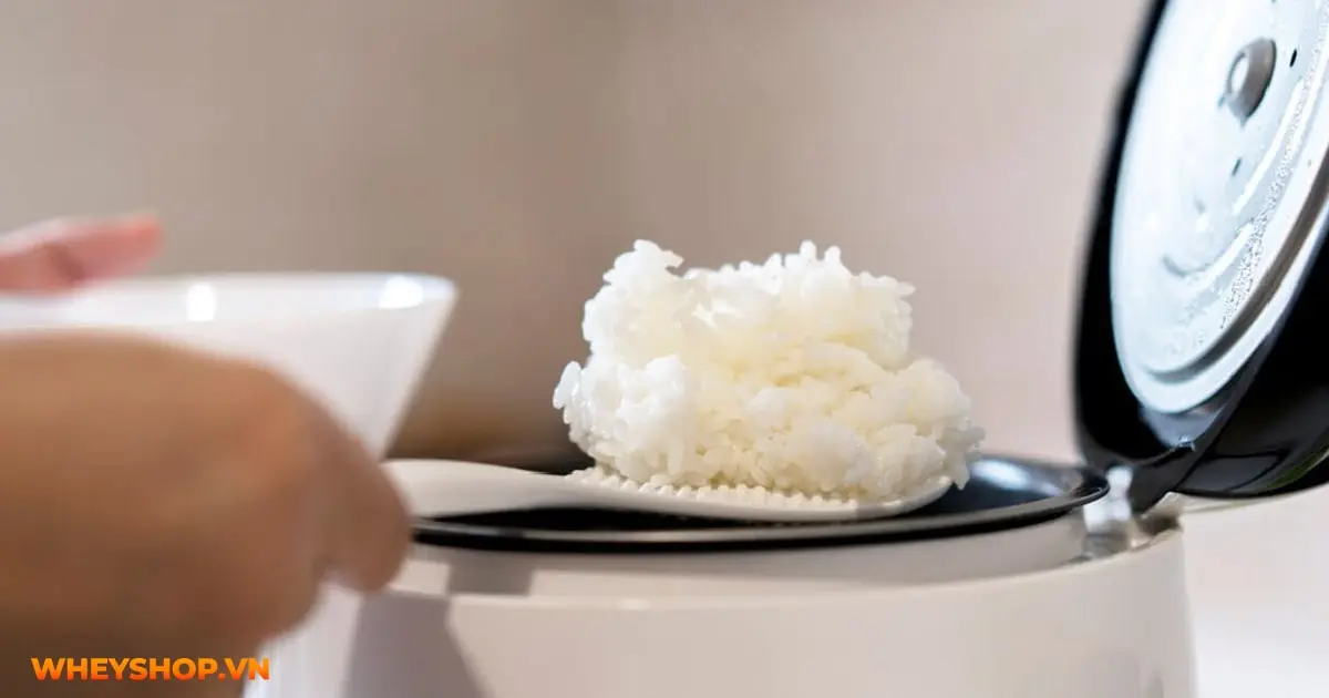 mot-chen-com-trang-chua-bao-nhieu-calo-02-min