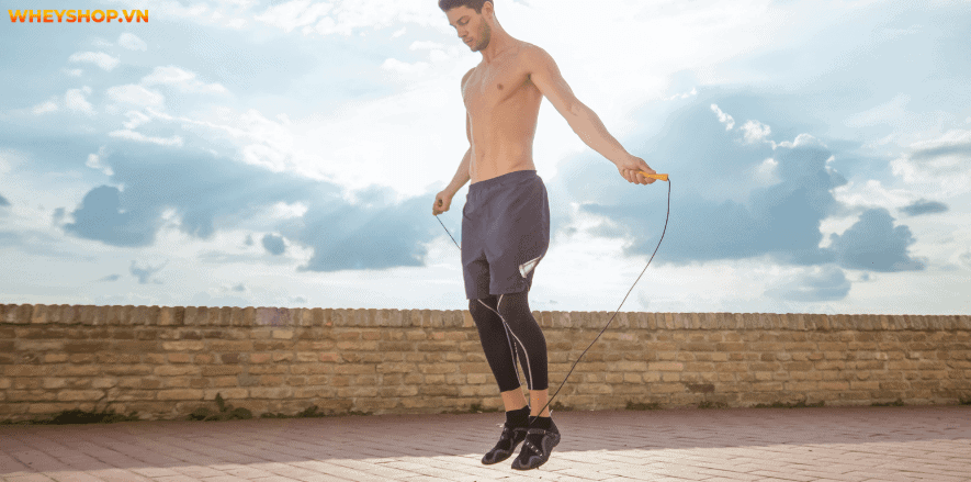 Nhảy dây tốn bao nhiêu calo? Đây vẫn là câu hỏi được nhiều người quan tâm và cần giải đáp. Hôm nay, WheyShop sẽ giải thích về nhảy dây tốn bao nhiêu calo nhé!