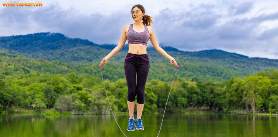 Nhảy dây tốn bao nhiêu calo? Đây vẫn là câu hỏi được nhiều người quan tâm và cần giải đáp. Hôm nay, WheyShop sẽ giải thích về nhảy dây tốn bao nhiêu calo nhé!