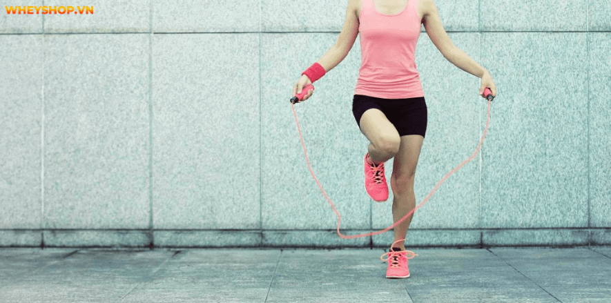 Nhảy dây tốn bao nhiêu calo? Đây vẫn là câu hỏi được nhiều người quan tâm và cần giải đáp. Hôm nay, WheyShop sẽ giải thích về nhảy dây tốn bao nhiêu calo nhé!