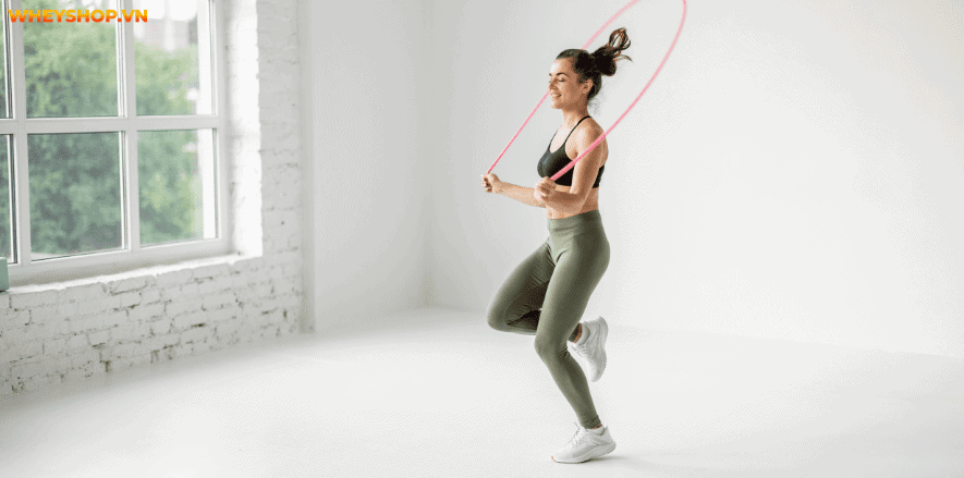 Nhảy dây tốn bao nhiêu calo? Đây vẫn là câu hỏi được nhiều người quan tâm và cần giải đáp. Hôm nay, WheyShop sẽ giải thích về nhảy dây tốn bao nhiêu calo nhé!