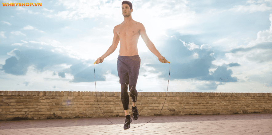 Nhảy dây tốn bao nhiêu calo? Đây vẫn là câu hỏi được nhiều người quan tâm và cần giải đáp. Hôm nay, WheyShop sẽ giải thích về nhảy dây tốn bao nhiêu calo nhé!