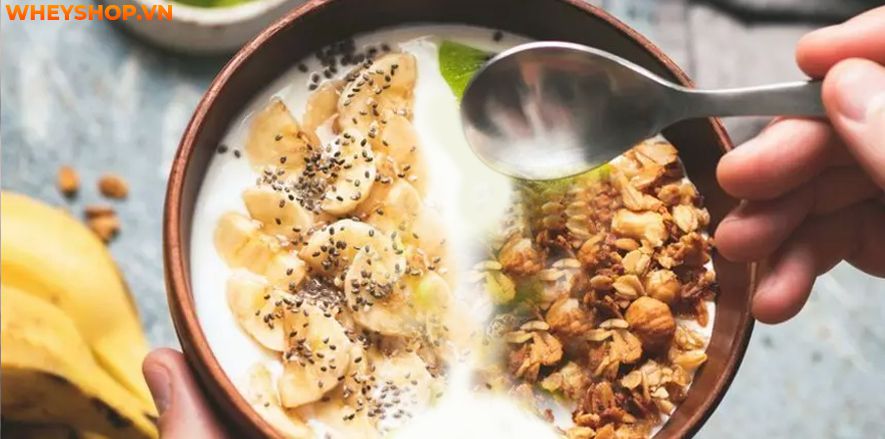 Sữa chua yến mạch là món ăn thơm ngon, giảm cân hiệu quả. Hãy cùng WheyShop tìm hiểu ngay 6 công thức làm sữa chua yến mạch giảm cân...