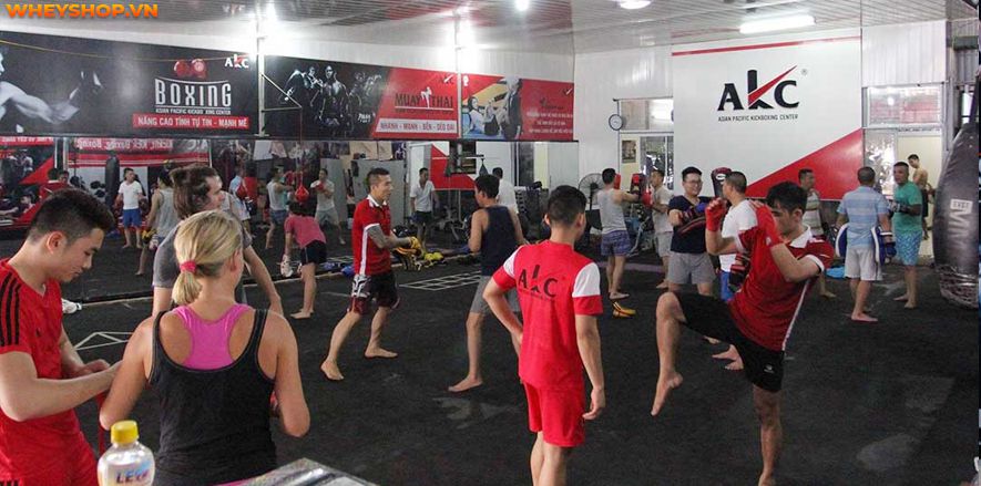 Boxing hay còn gọi là quyền anh, đang dần trở nên phổ biến trên toàn thế giới. Nhiều người chọn học boxing là môn thể thao để nâng cao sức khỏe và khả năng...