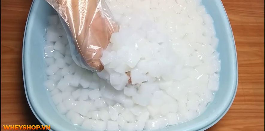 Nước dừa có vị ngọt thanh, là thức uống quen thuộc của mọi người. Vậy nước dừa bao nhiêu calo, uống nước dừa có béo không ? Xin mời các bạn hãy cùng tìm hiểu...