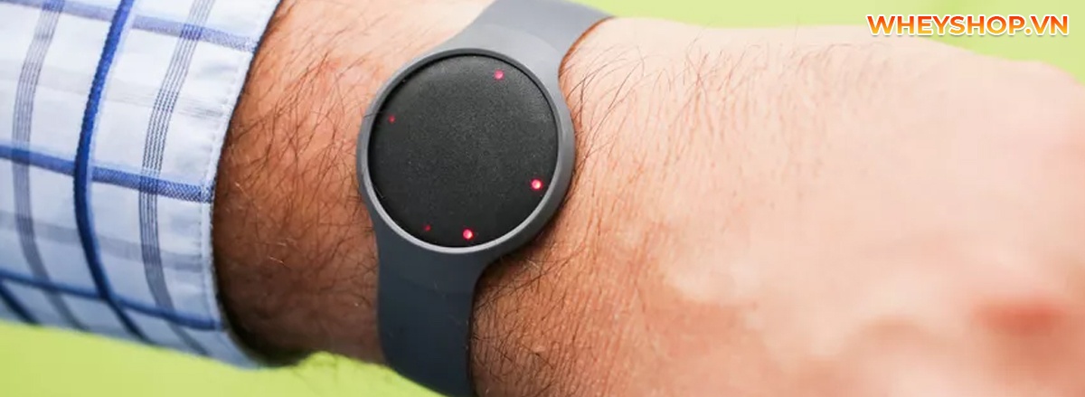 Vòng đeo tay thông minh là phụ kiện hỗ trợ việc tập luyện, chơi thể thao hàng đầu. Tìm hiểu ngay top 5 vòng đeo tay đáng sử dụng nhất 2021 ...