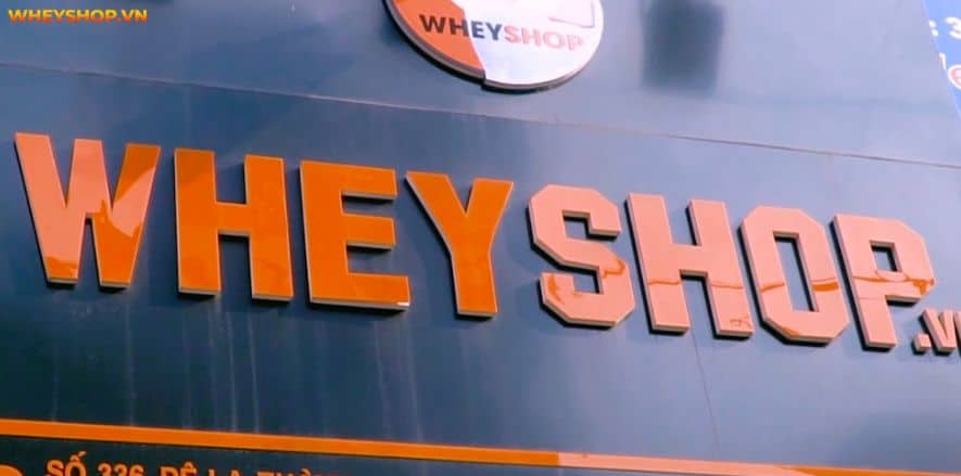 Cũng là Whey nhưng Fruity Clear Whey loại bỏ hương vị sữa, đem lại hương vị nước trái cây thực sự. Hãy cùng WheyShop đánh giá Warrior Fruity Clear Whey Isolate...