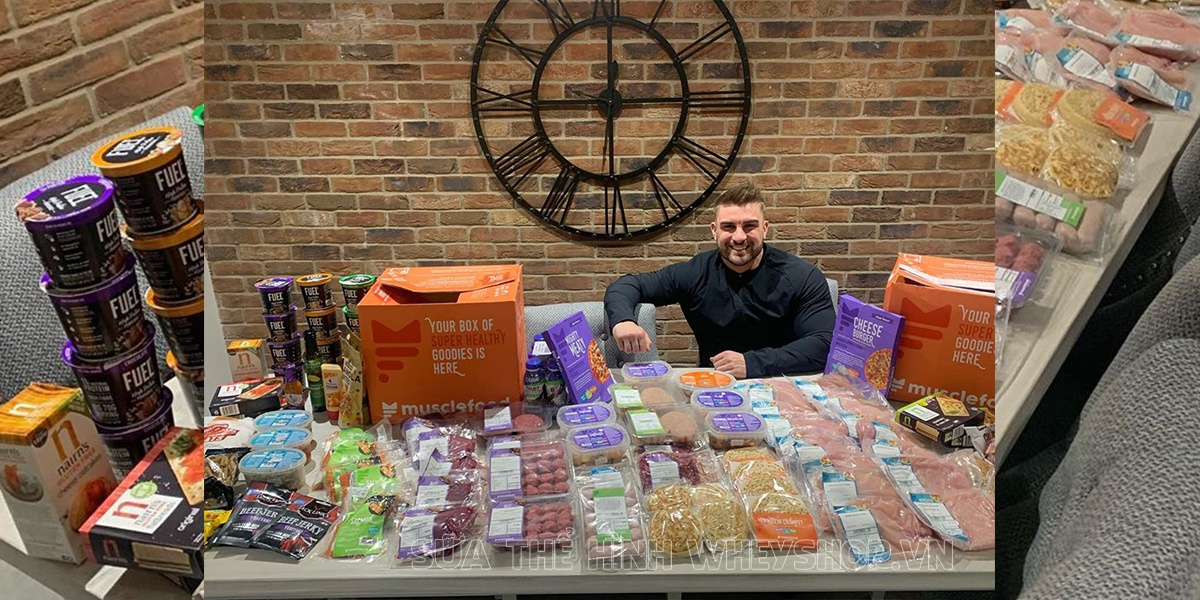 Nam Vương thể hình Ryan Terry với cơ bụng 6 múi tuyệt hảo. Cùng WheyShop tìm hiểu chi tiết hơn về bí quyết 6 múi của Ryan Terry qua bài viết nhé ...