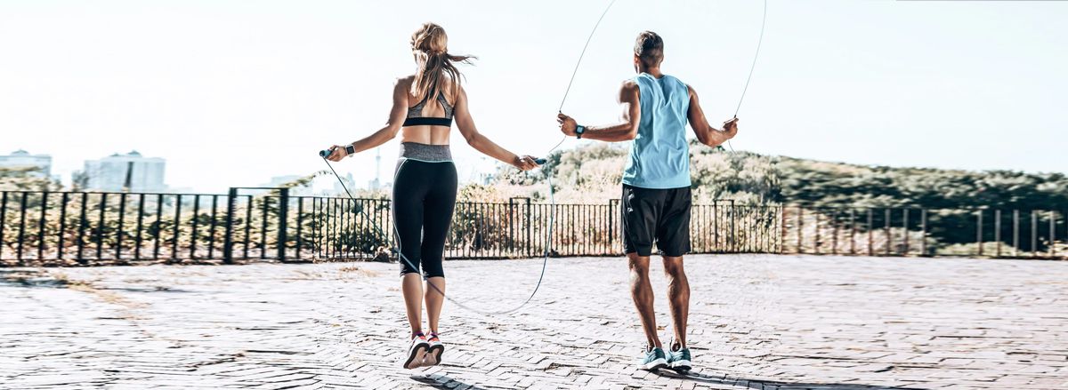 Nhảy dây là bài tập quen thuộc và vô cùng đơn giản, tuy nhiên bạn sẽ cảm thấy nuối tiếc vì không biết tới 10 lợi ích của nhảy dây qua bài viết của WheyShop...