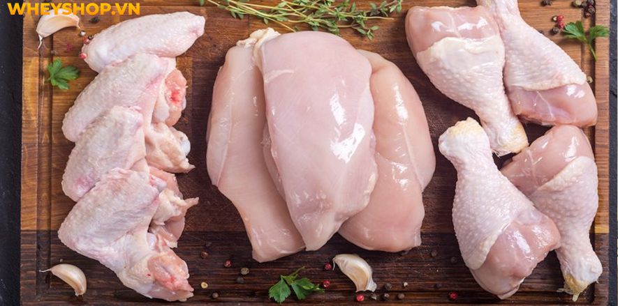 Bên cạnh những cách chế biến đơn giản như luộc, hấp, rán...chỉ cần sáng tạo và biến tấu một chút bạn sẽ có một món ăn salad gà độc đáo mới lạ đầy hấp dẫn từ...