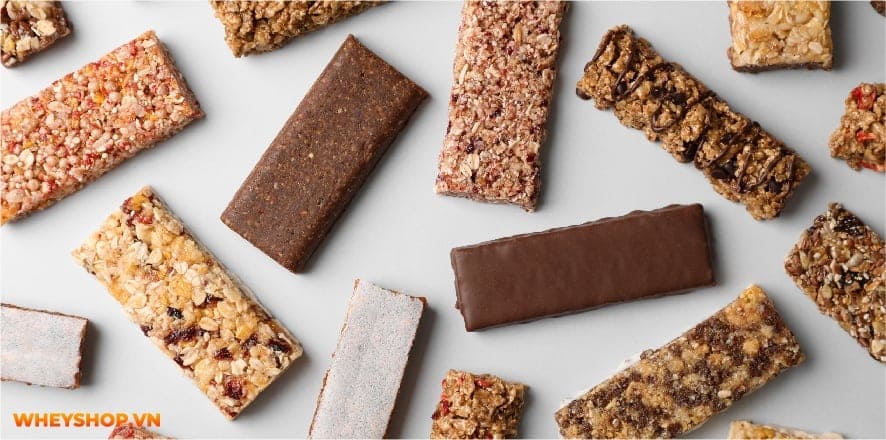Không chỉ đối tượng tập gym, Protein bar còn được người ăn kiêng, giảm cân quan tâm đến. Hãy cùng WheyShop khám phá Top 10+ bánh protein cho người tập gym...