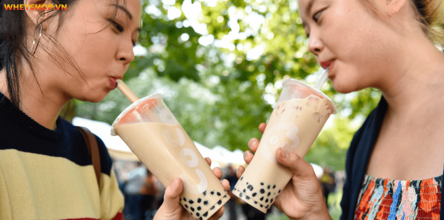 Trà sữa du nhập vào Việt Nam cách đây hơn 10 năm, nhưng độ hot của trà sữa chưa bao giờ giảm. Sự thật uống trà sữa có tốt không? Hãy cùng WheyShop tìm hiểu nhé!