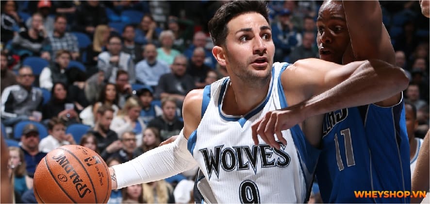 Những người mới chơi bóng rổ chắc chắn sẽ tò mò về đội hình và vị trí chơi bóng rổ. Trong bài viết này, hãy cùng WheyShop tìm hiểu về 6 vị trí trong bóng rổ...