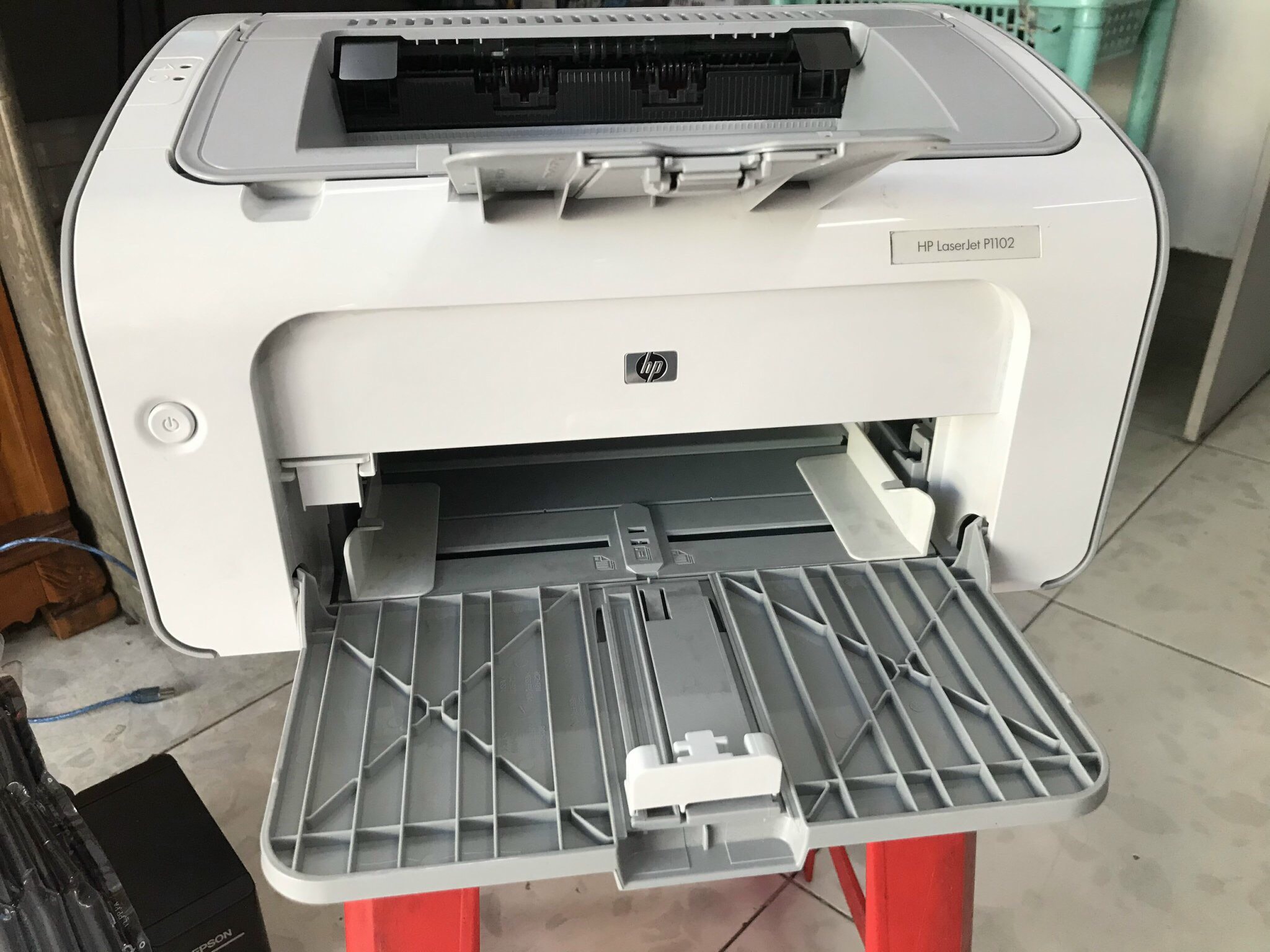 Máy in hp 1102 - Mới 90 % ( Giá Đã Bao Gồm Hoá Đơn VAT)