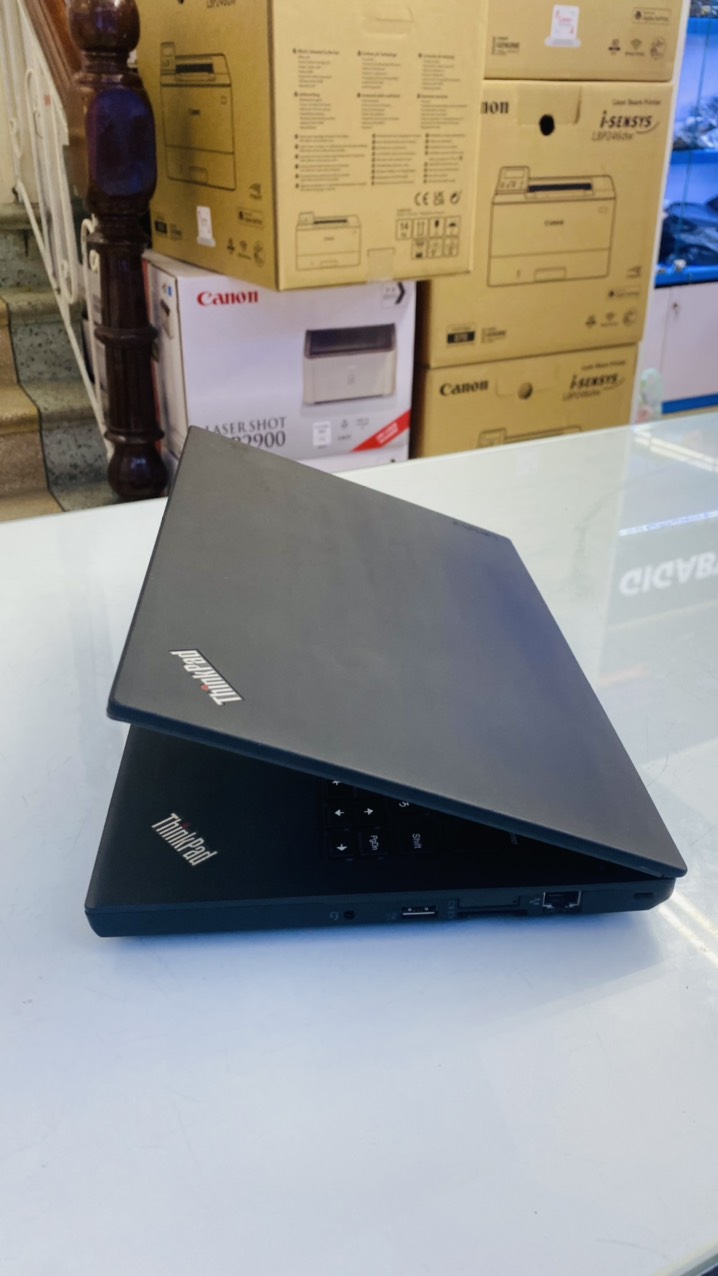 Laptop cũ Lenovo Thinkpad X260 Core i5 6300U/ Ram 8Gb/ SSD 240Gb/ Màn 12.5” Cũ BH 03 Tháng