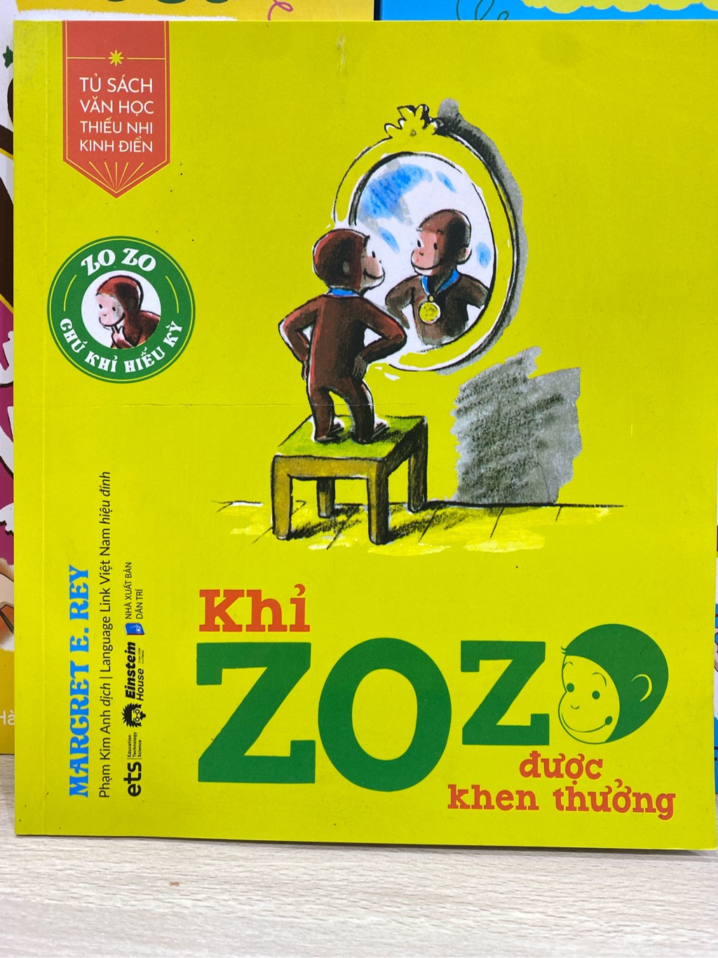ZOZO chú khỉ hiếu kỳ: Khỉ ZOZO được khen thưởng