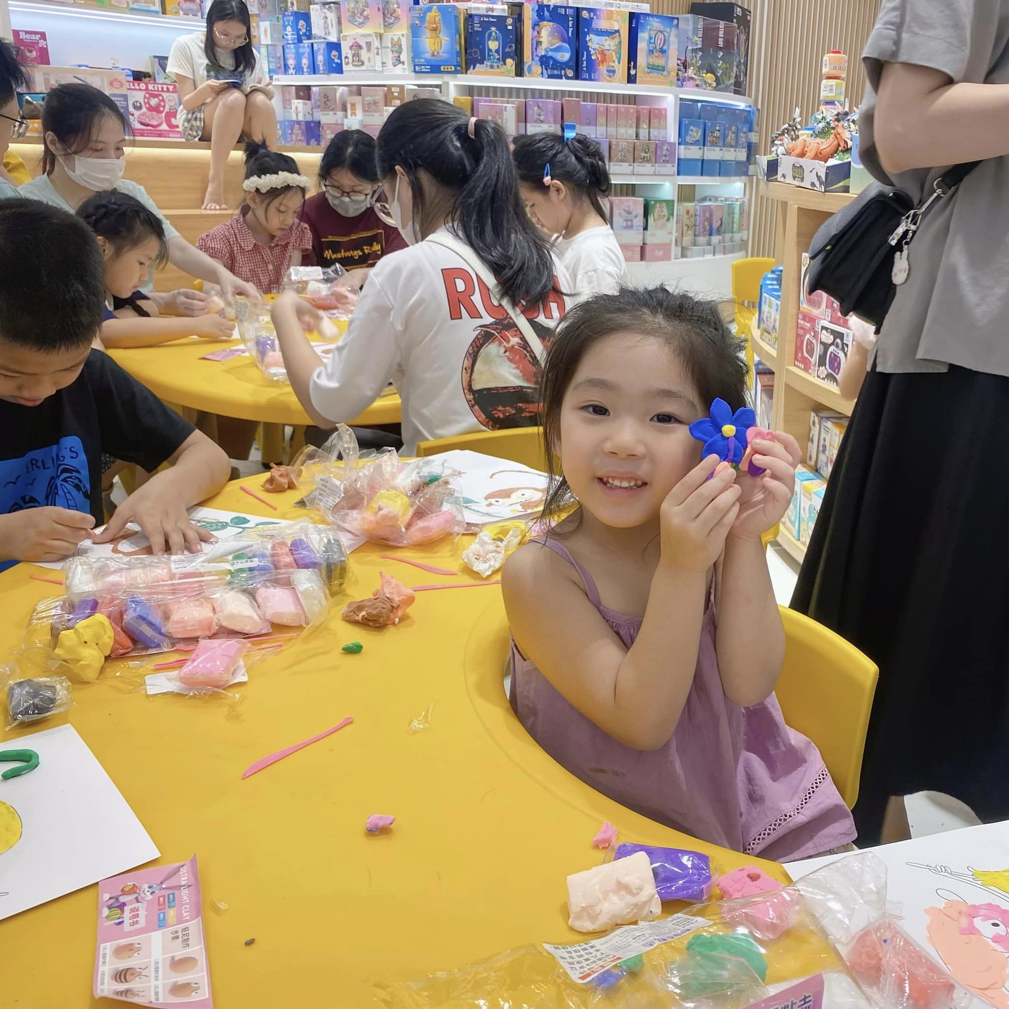 Bộ: Chico Bon Bon - CHÚ KHỈ có CHIẾC ĐAI VẠN NĂNG (Trọn Bộ 6 Cuốn)