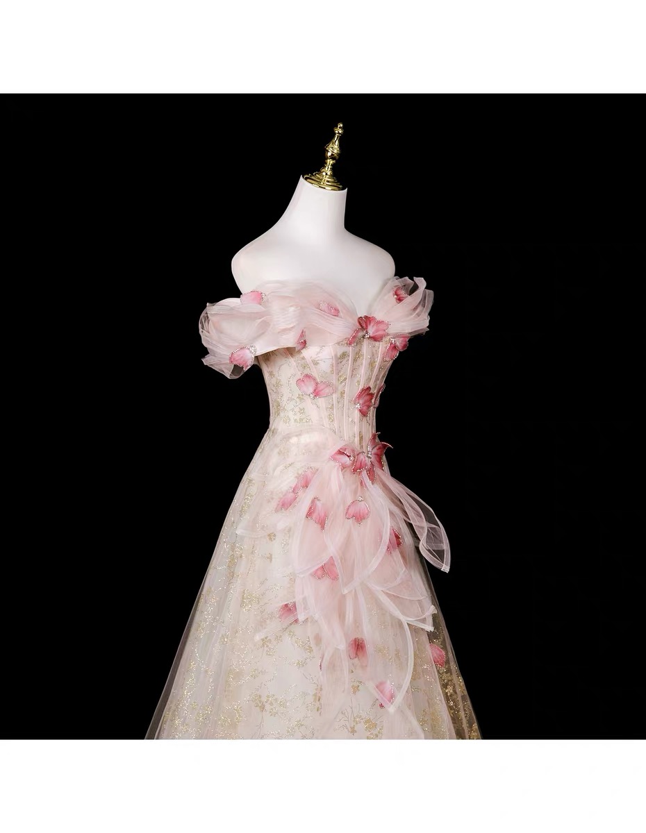 Elegant evening dresses, delicate and gentle wedding dresses, belonging to the high-end luxury segment MQ50