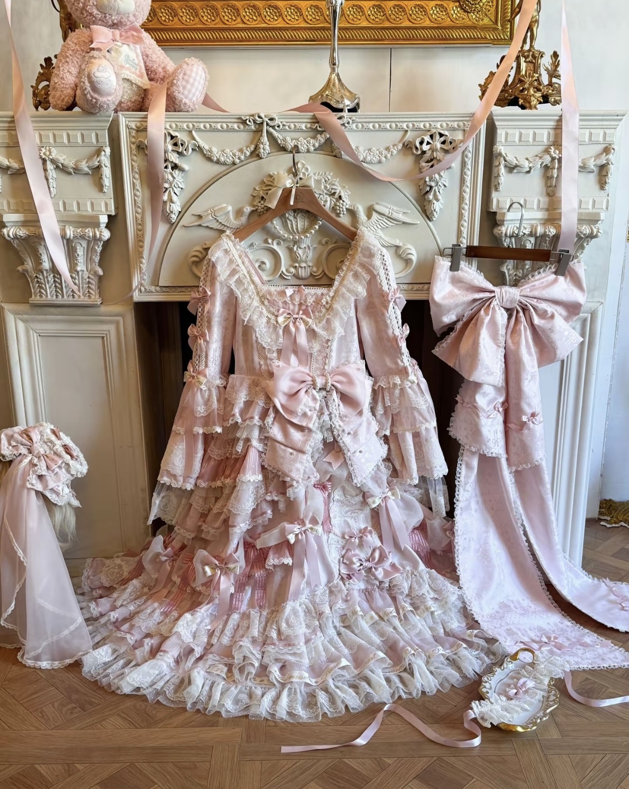 ( Stop Selling ) Wedding Cake X Flower and pearl box