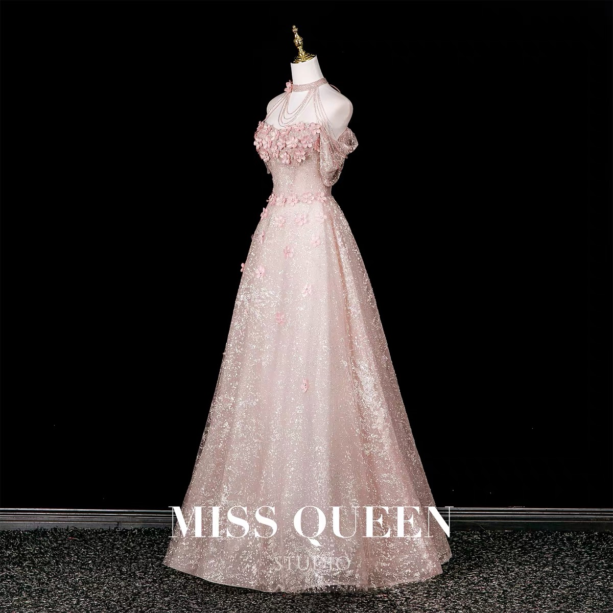 Elegant evening dresses, delicate and gentle wedding dresses, belonging to the high-end luxury segment MQ90