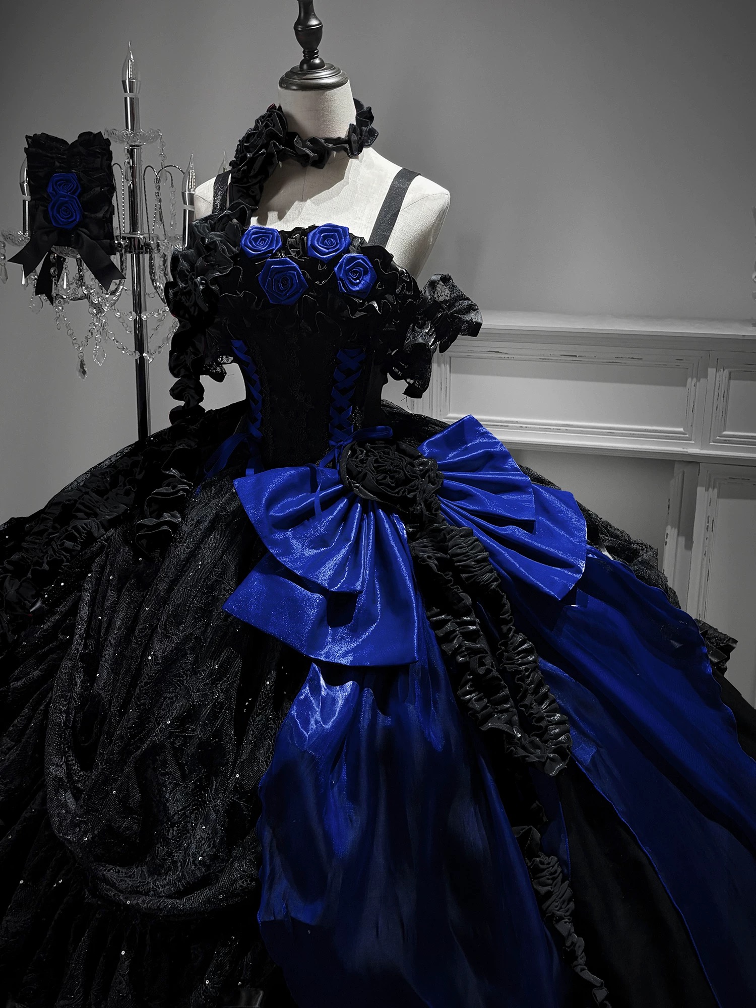 ( Pre Order) Nightingale Museum by Silent Manor ( Black Version )