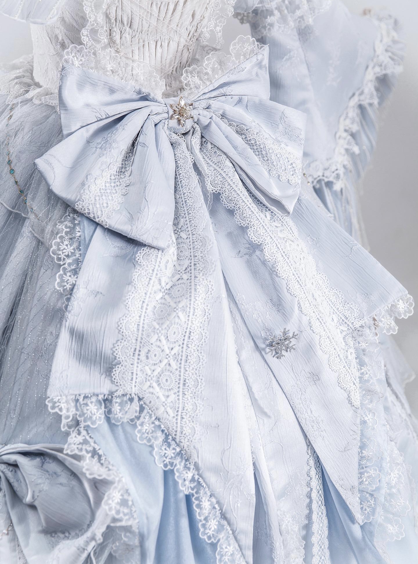 ( Stop Selling ) The Throne of Snow X Bramble Rose