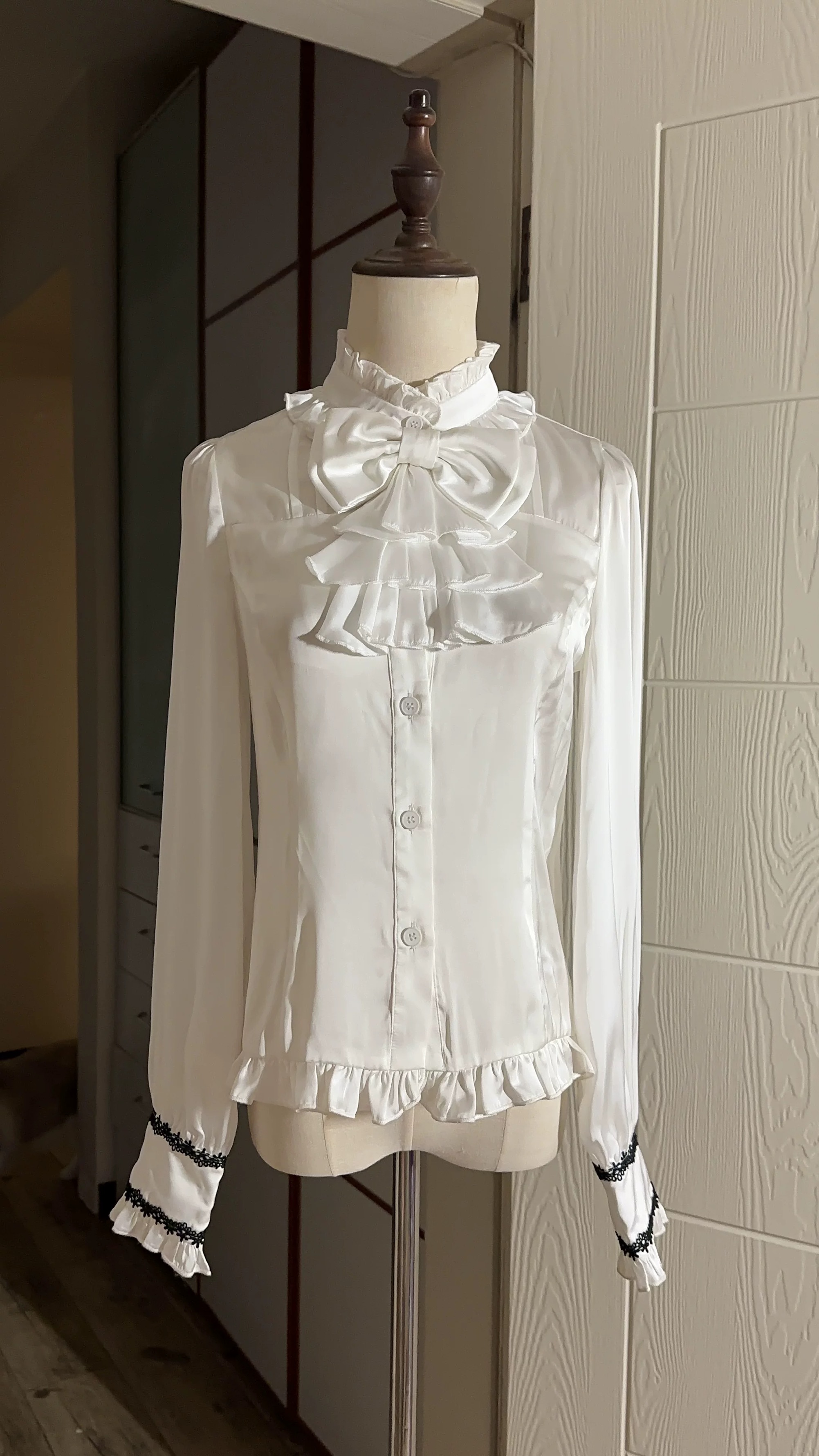 ( Pre Order ) Miss Winter by Alice In Wonderland