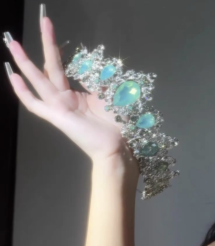 Tiara030