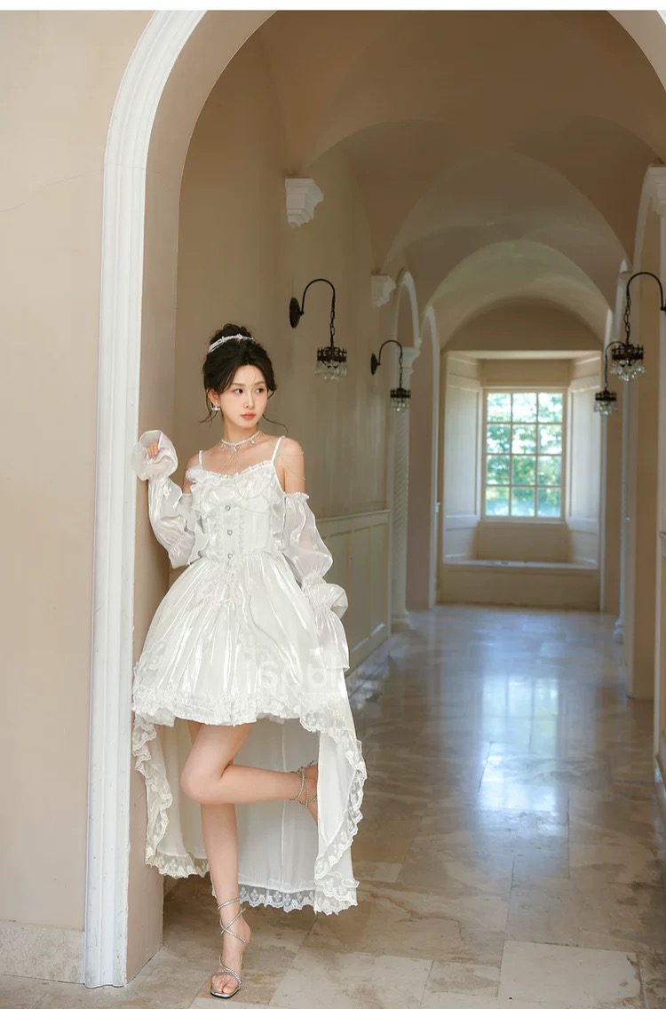 Mori Girl style women's dress has a gentle design, iridescent material, and a thick removable skirt.