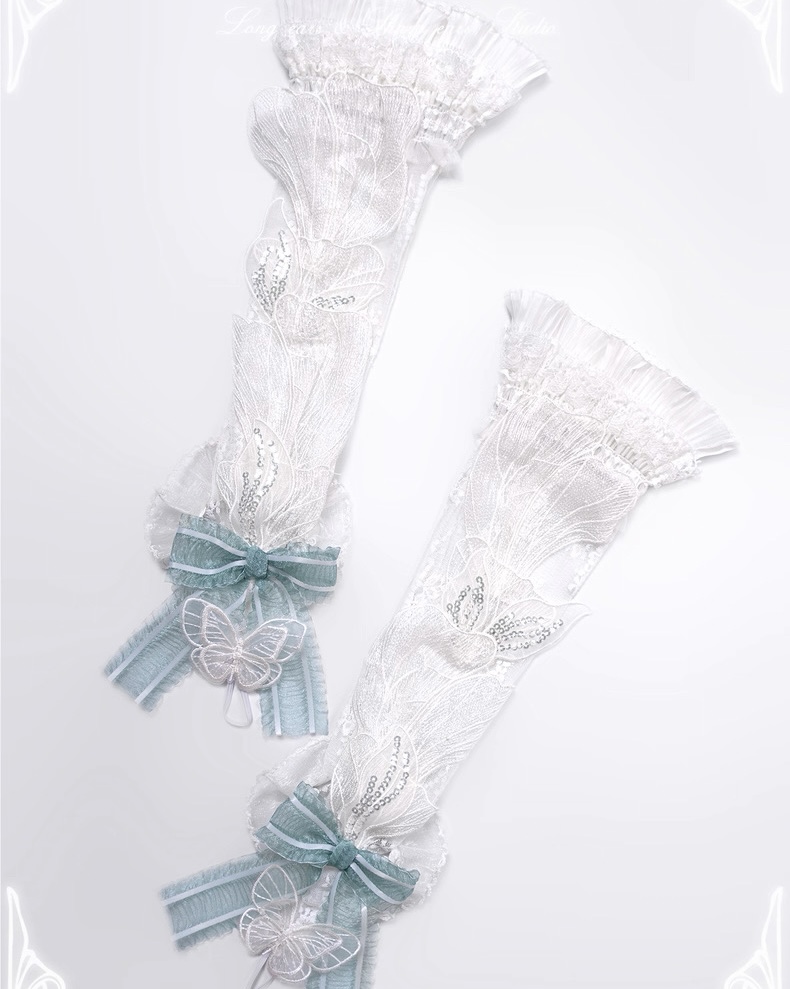 When dreams meet stars and flowers – Human figure illustration by Long Ears And Sharp Ears’ Studio