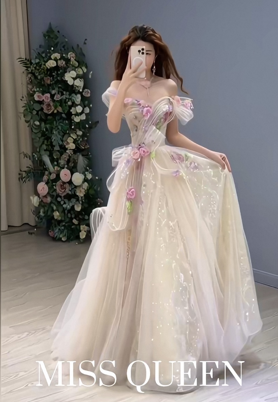 Elegant evening dresses, delicate and gentle wedding dresses, belonging to the high-end luxury segment MQ60