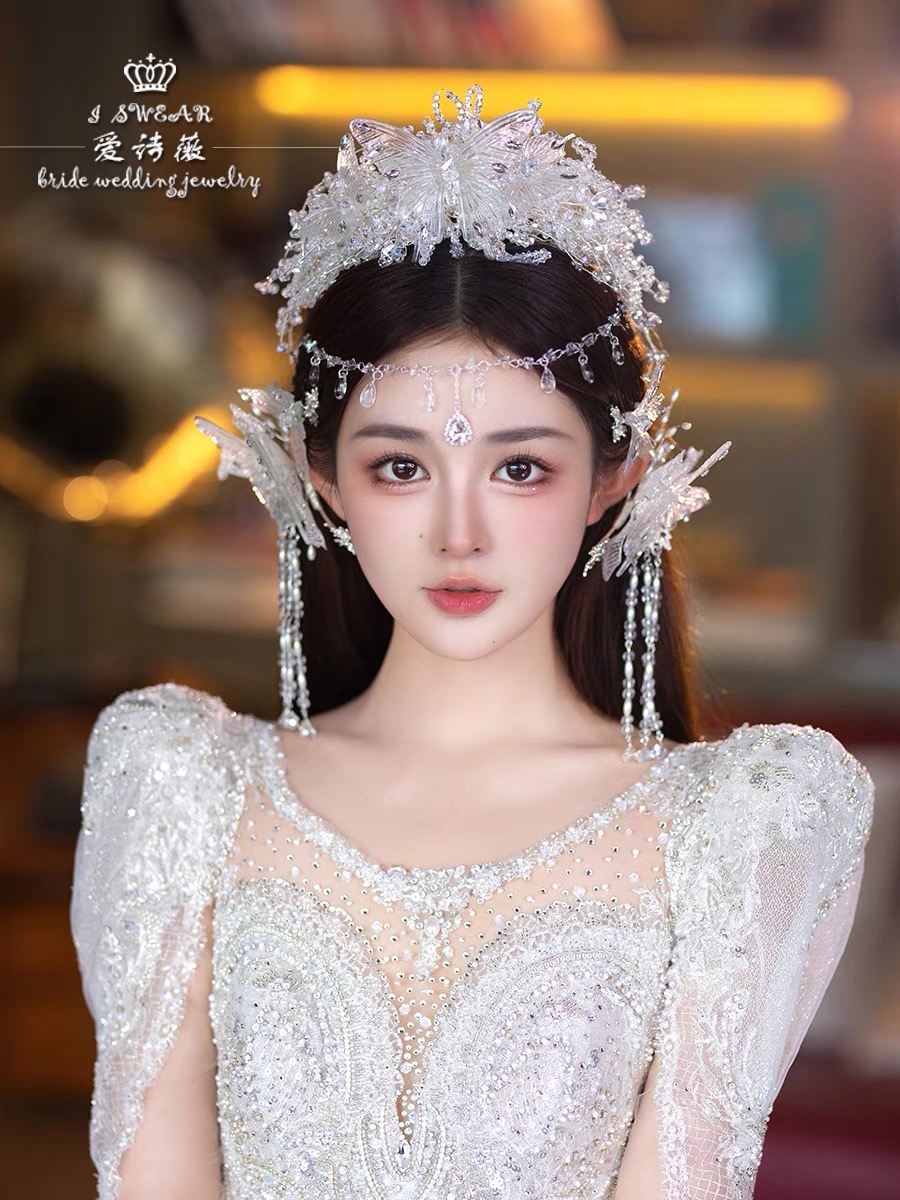 Bride's crown (note that you should order it with the dress to avoid losing the product)