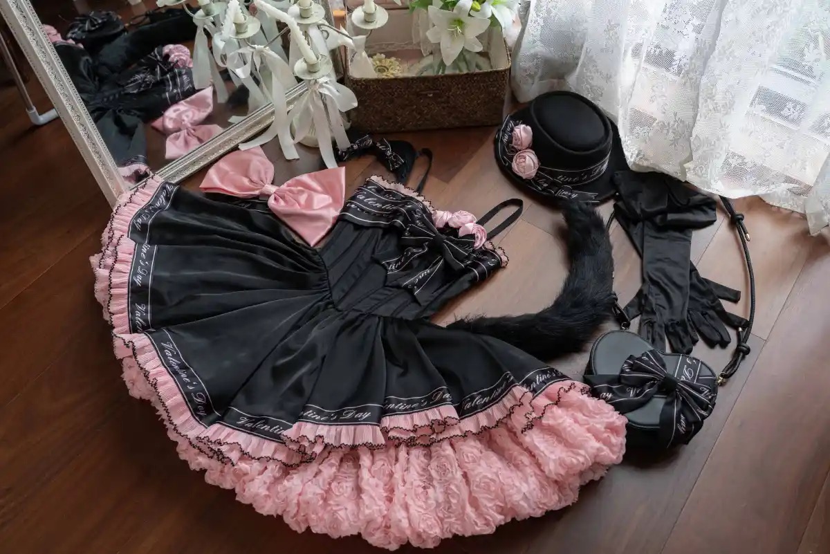 ( Stop Selling ) Limited Black X White Peach Tea