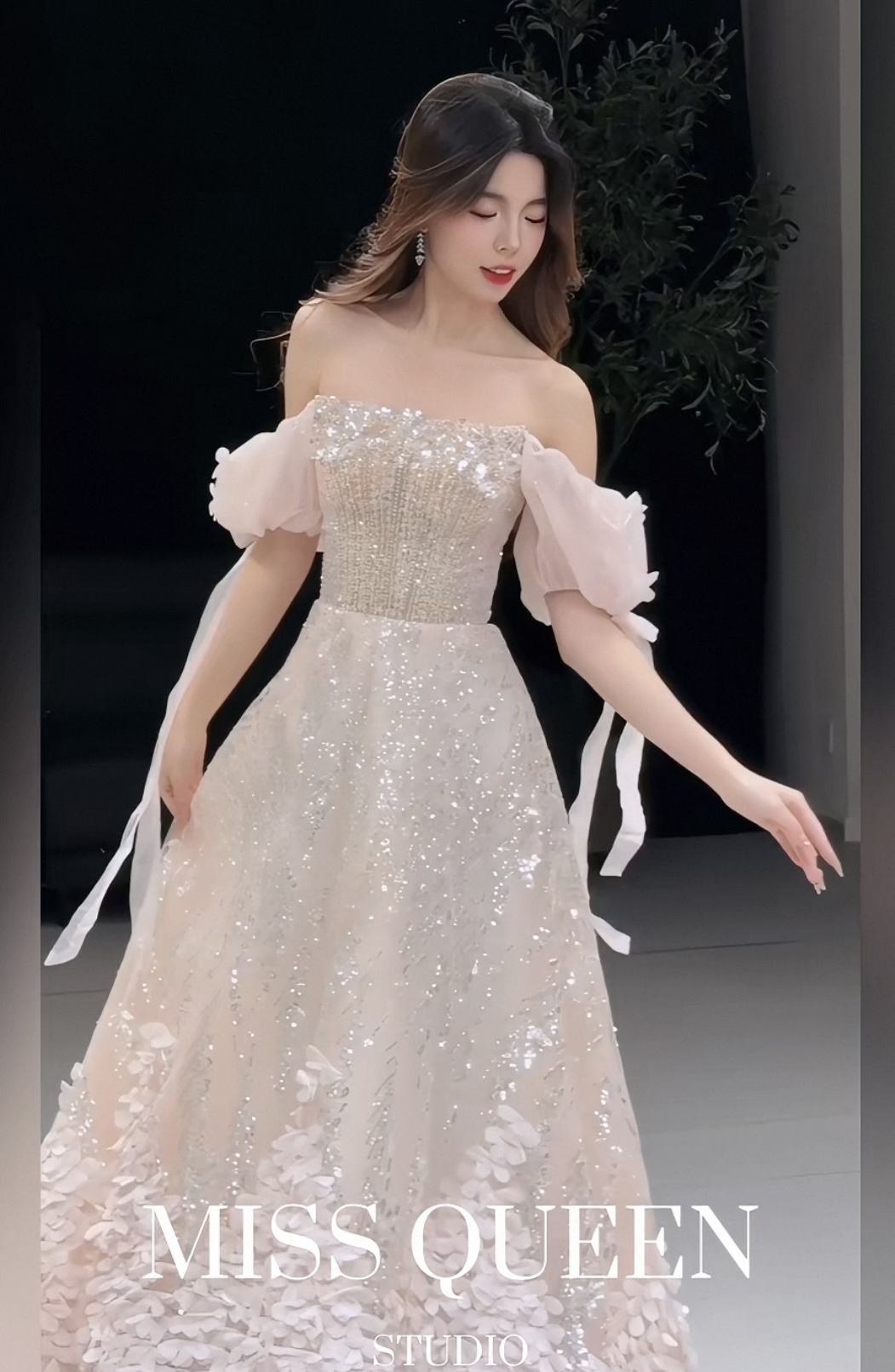 Elegant evening dresses, delicate and gentle wedding dresses, belonging to the high-end luxury segment MQ100