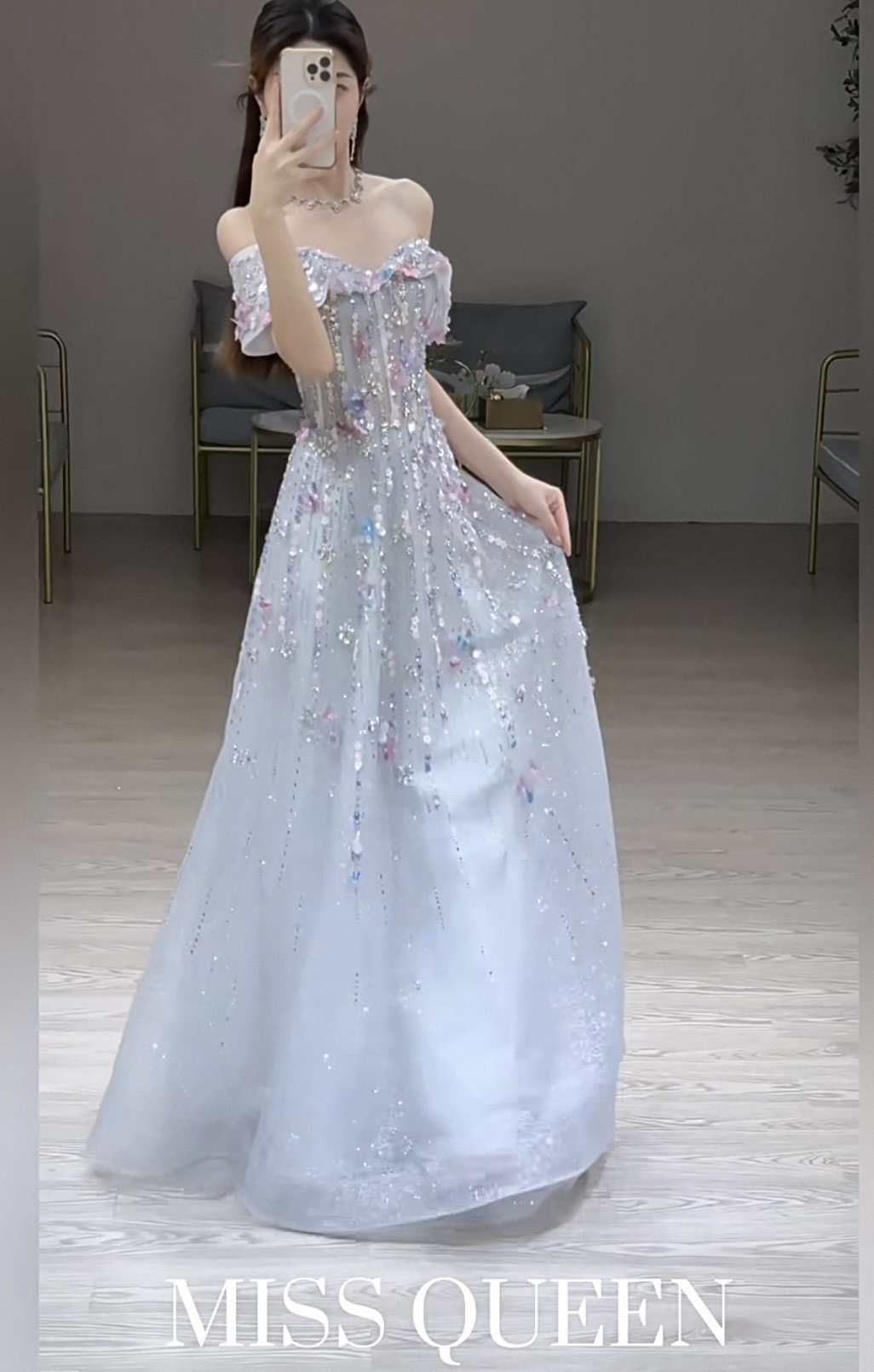 Elegant evening dresses, delicate and gentle wedding dresses, belonging to the high-end luxury segment MQ80