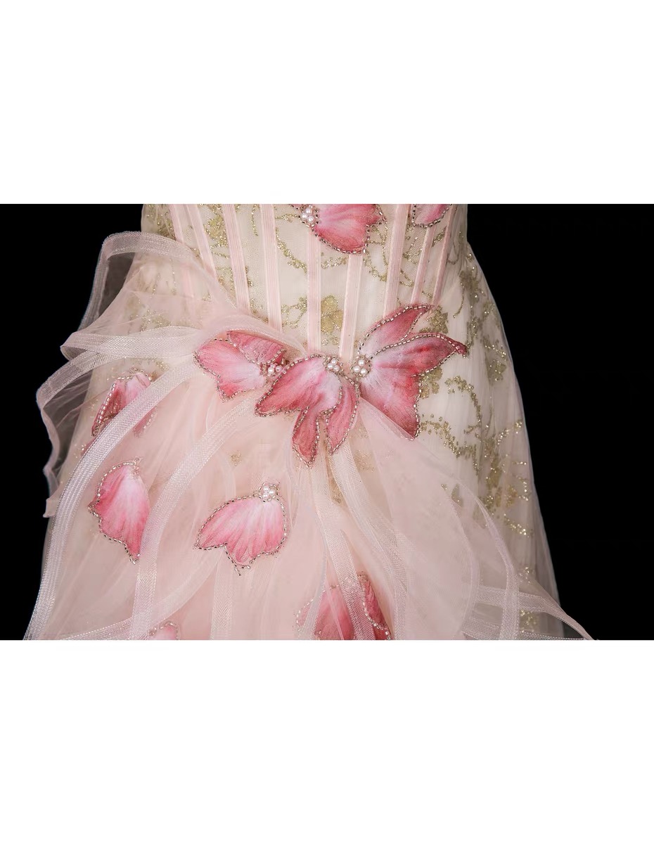 Elegant evening dresses, delicate and gentle wedding dresses, belonging to the high-end luxury segment MQ50