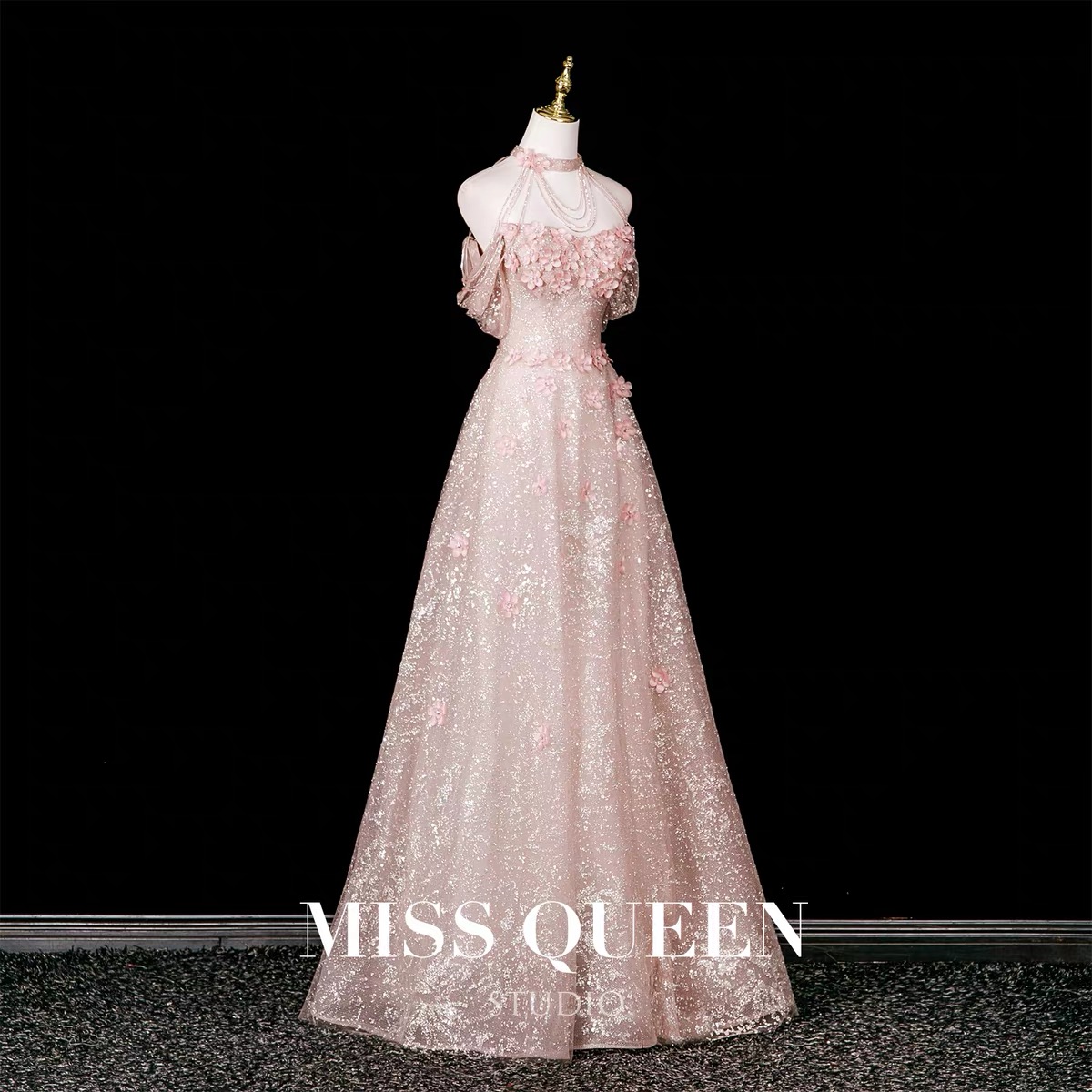 Elegant evening dresses, delicate and gentle wedding dresses, belonging to the high-end luxury segment MQ90