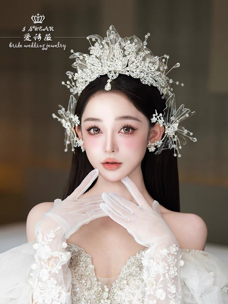 Bride's crown (note that you should order it with the dress to avoid losing the product)