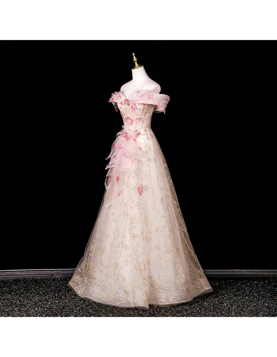 Elegant evening dresses, delicate and gentle wedding dresses, belonging to the high-end luxury segment MQ50