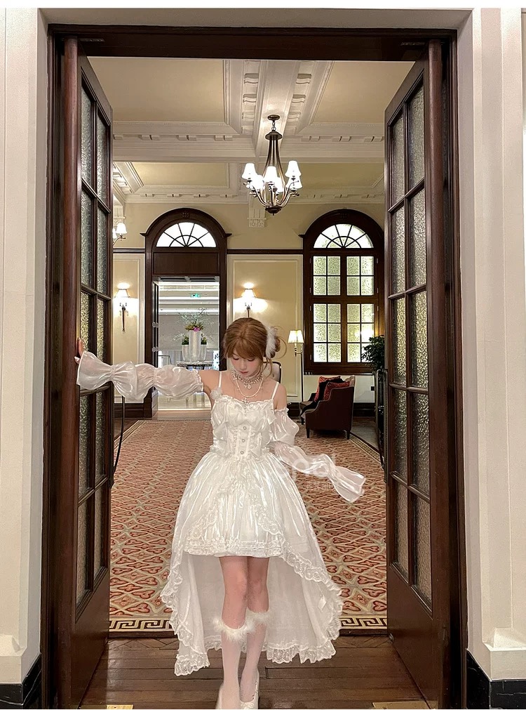 Mori Girl style women's dress has a gentle design, iridescent material, and a thick removable skirt.