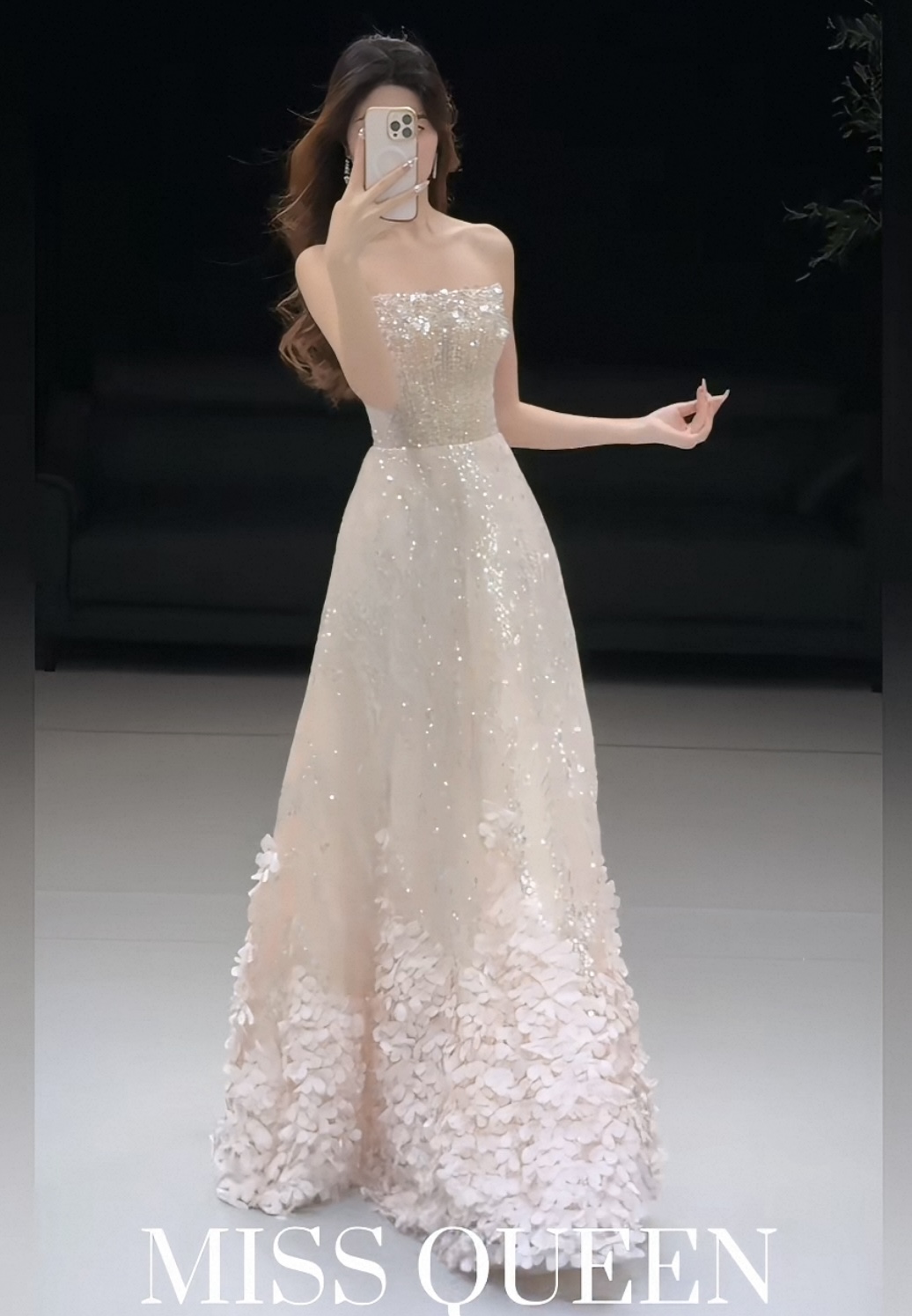 Elegant evening dresses, delicate and gentle wedding dresses, belonging to the high-end luxury segment MQ100