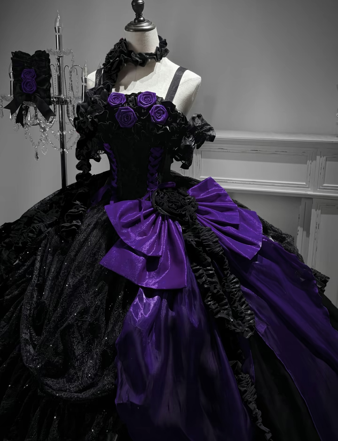 ( Pre Order) Nightingale Museum by Silent Manor ( Black Version )