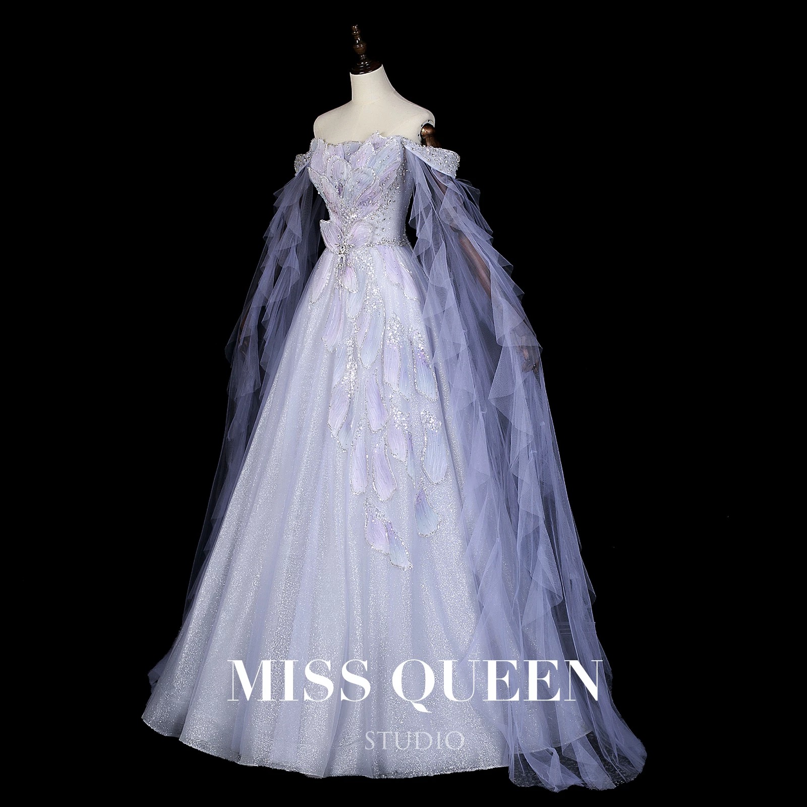 Elegant evening dresses, delicate and gentle wedding dresses, belonging to the high-end luxury segment MQ10