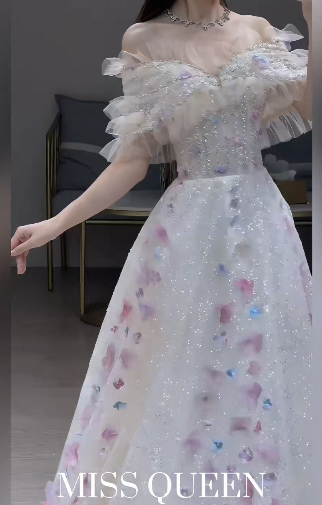 Elegant evening dresses, delicate and gentle wedding dresses, belonging to the high-end luxury segment MQ70
