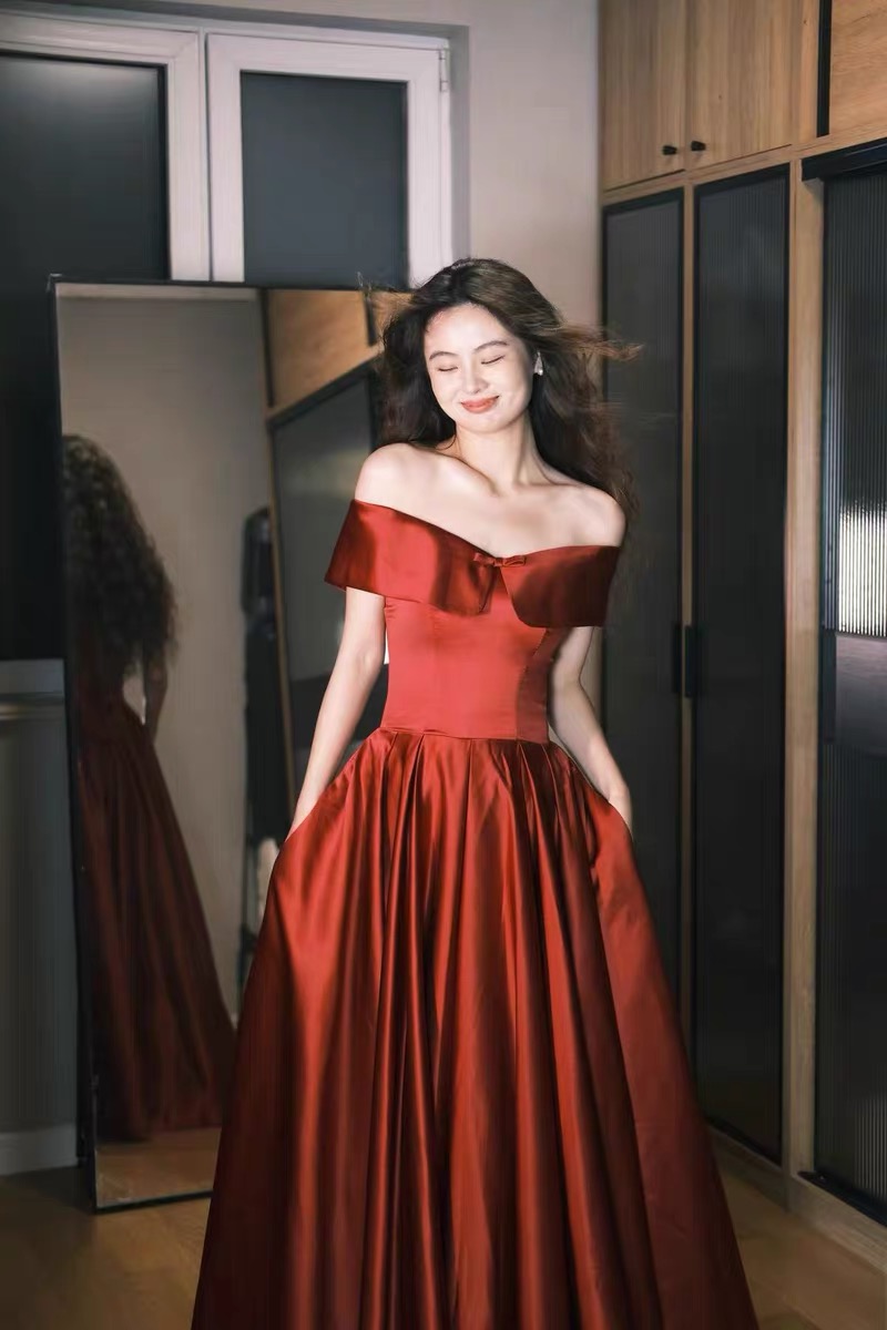 Red evening gown for party R4070