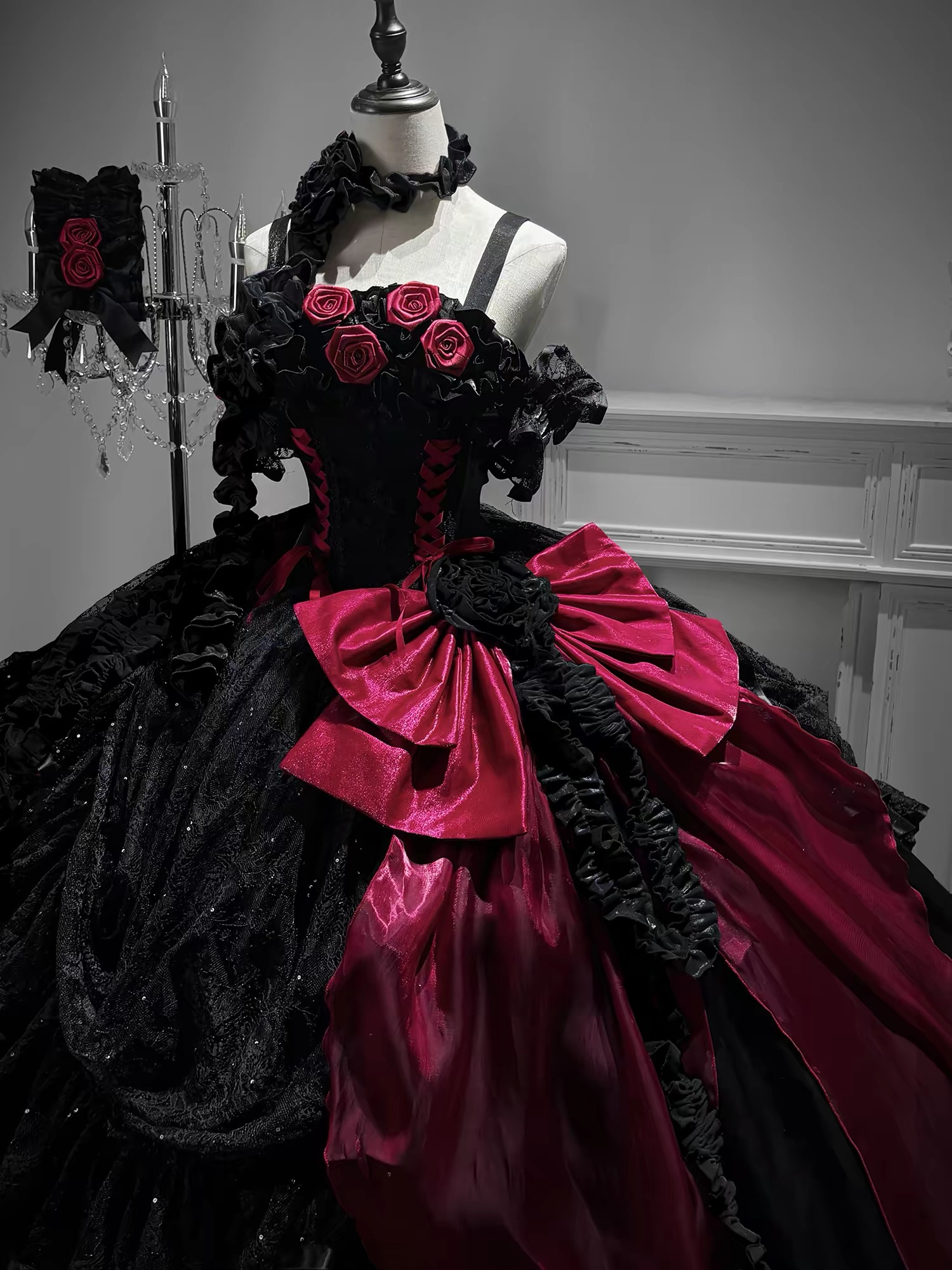 ( Pre Order) Nightingale Museum by Silent Manor ( Black Version )