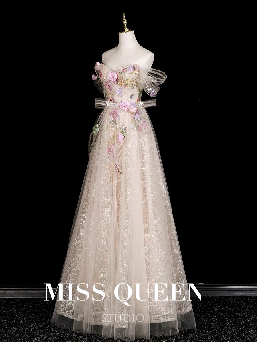 Elegant evening dresses, delicate and gentle wedding dresses, belonging to the high-end luxury segment MQ60