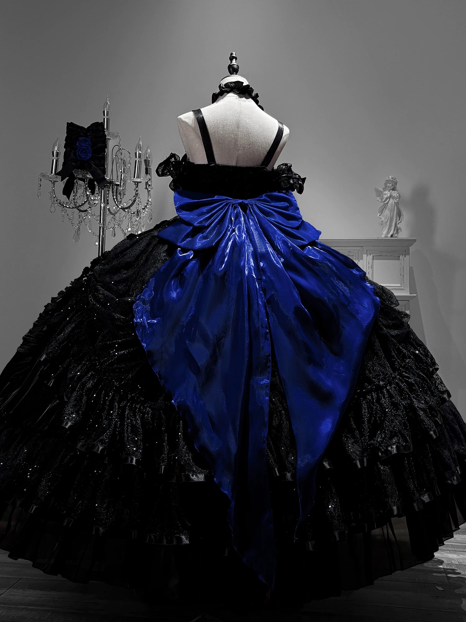 ( Pre Order) Nightingale Museum by Silent Manor ( Black Version )