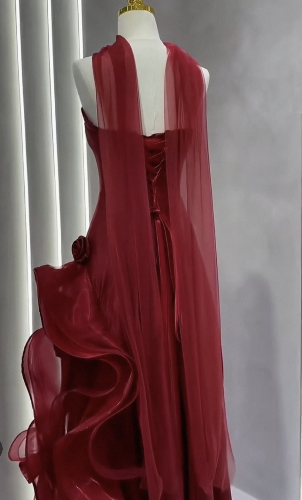 Red evening gown for party R4030